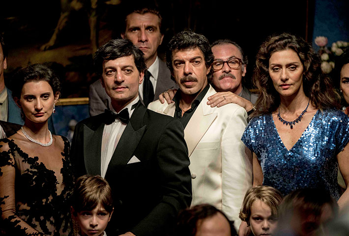 Cast of "The Traitor" movie, group portrait with actors in formal attire.