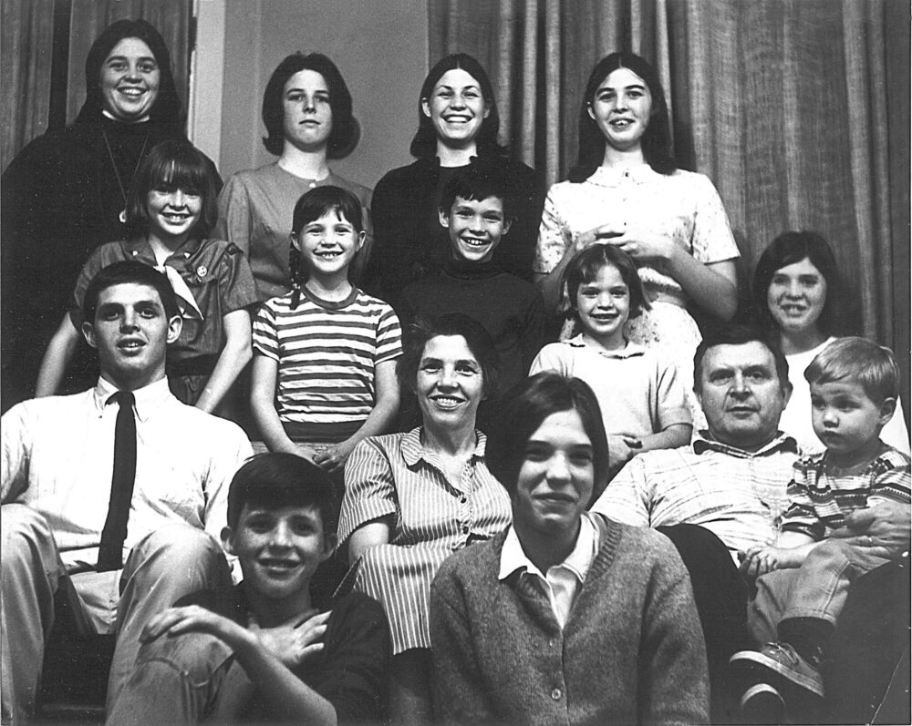 Large family portrait, vintage black and white photo.