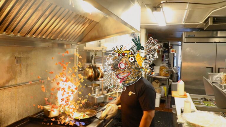 Coapan En Espera: Chef cooking with flair in a bustling restaurant kitchen.