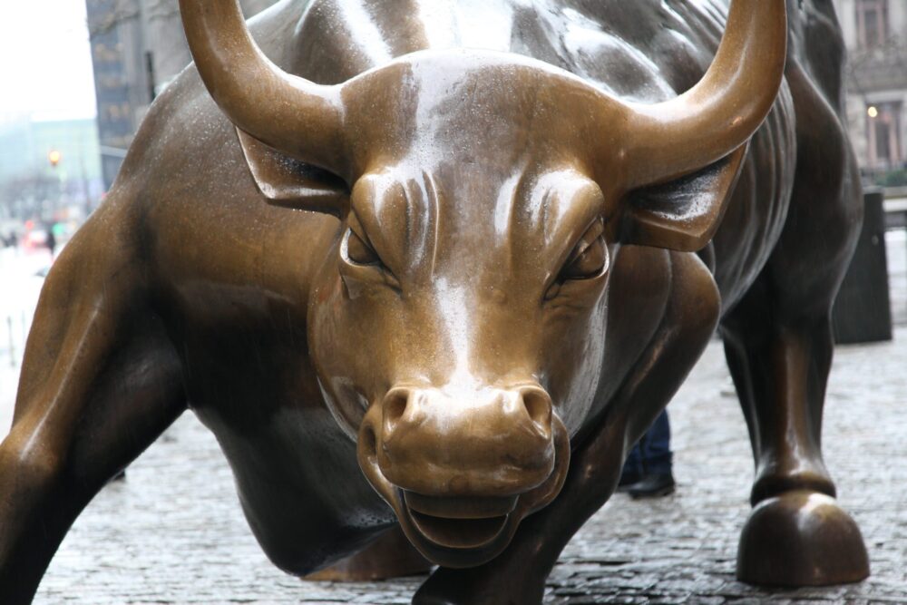 Charging Bull statue on Wall Street, a symbol of financial optimism.