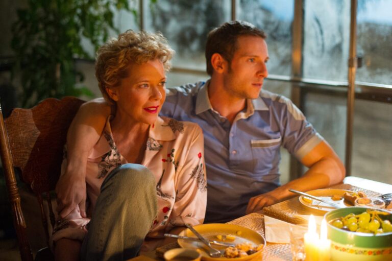 Annette Bening and Jamie Bell in "Film Stars Don't Die in Liverpool
