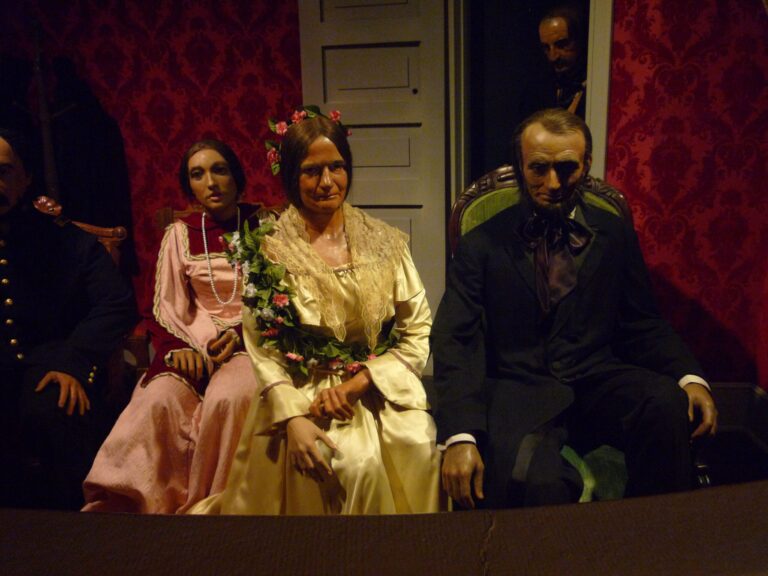Wax figures depicting Abraham Lincoln and others in a somber scene on hallowed ground.