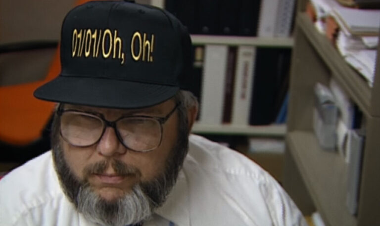 Man wearing a "01/01/Oh, Oh!" hat, referencing the Y2K time bomb concern.