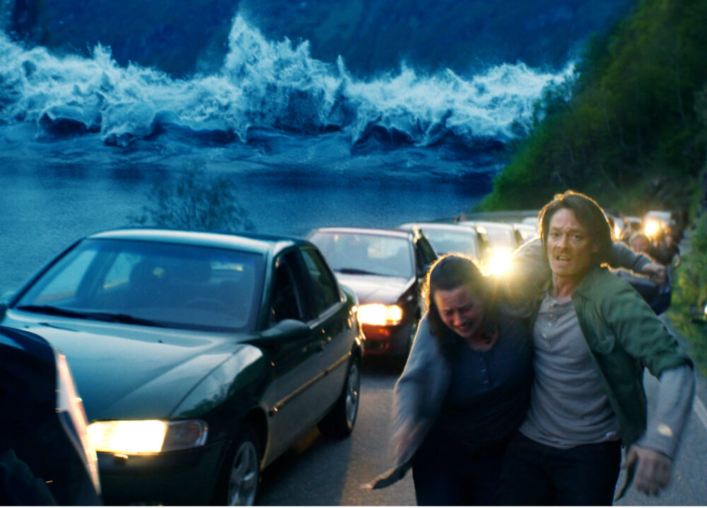 Scene from "The Wave" movie: People fleeing a massive tsunami wave.